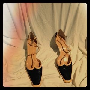 Ladies Cream leather & Mesh t-strap shoe